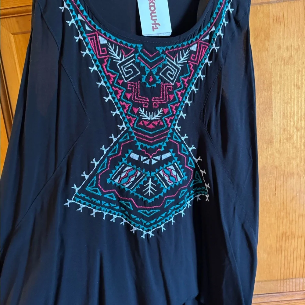 Love On A Hanger Black Embroidered Tank Top Size XL BNWT - Picture 3 of 4